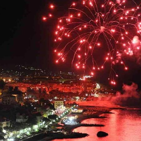 Appartamento Incantevole In Piazza Bresca, San Remo Buitenkant foto